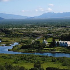 Im Nationalpark Þingvellir treffen die tektonischen Platten aufeinander