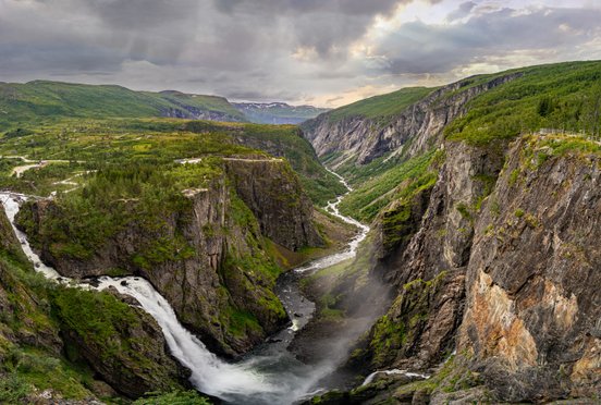 Blick auf die Wasserfälle Voringfossen in Norwegen