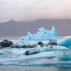 Gletschereis auf der Gletscherlagune Jökulsárlón im Südosten Islands