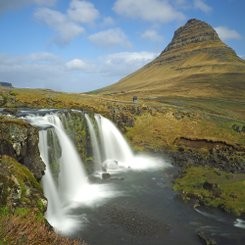 Der Berg Kirkjufell gehört zur Halbinsel Snæfellsnes