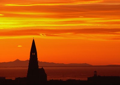 Hallgrímskirkja im Sonnenuntergang - Reykjavík