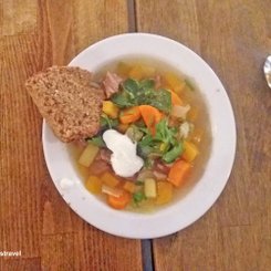 Isländische Fleischsuppe (Kjötsupa) mit Lamm