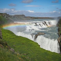 Der Goldene Wasserfall Gullfoss ist Teil des Golden Circle