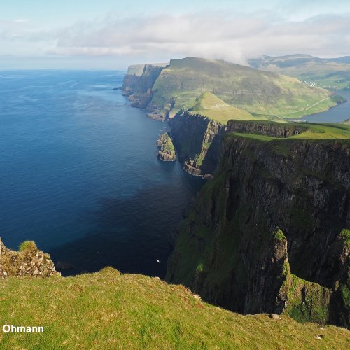 Ausblick auf die Inselausläufer von Suduroy