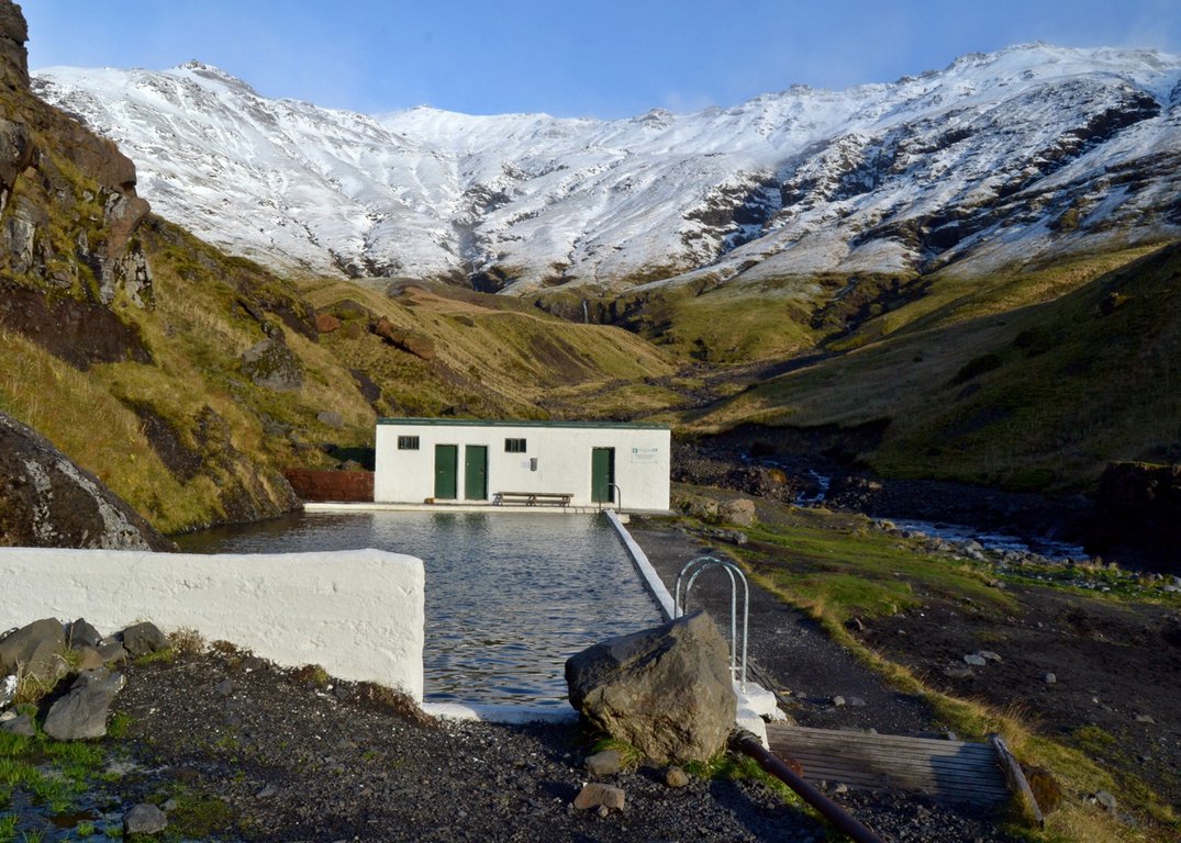 Heiße Quellen und Pools in Island