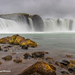 Der Goðafoss ist ein Wasserfall im Norden der Insel