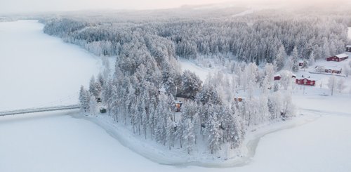 Der Ort Granö aus der Vogelperspektive im Winter.