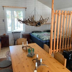 Die Hütte auf der einsamen Insel im Inneren.