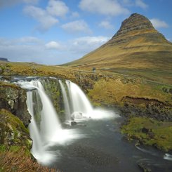 Der Berg Kirkjufell gehört zur Halbinsel Snæfellsnes