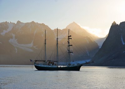 mit dem Segelschiff rund um Spitzbergen