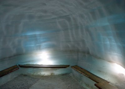 Bank Gletscherhöhle Langjökull - West-Island