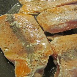 Lachs in der Pfanne