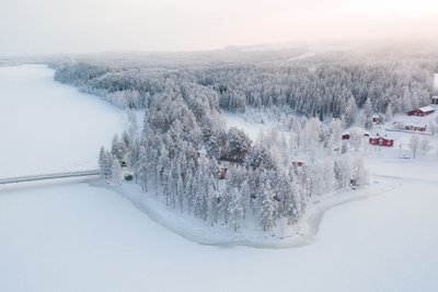Der Ort Granö aus der Vogelperspektive im Winter.
