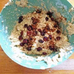 Teig und Cranberries