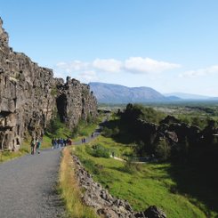 Spazieren zwischen den Kontinenten im Þingvellig Nationalpark