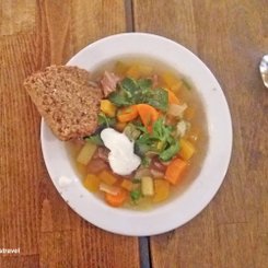 Isländische Fleischsuppe (Kjötsupa) mit Lamm