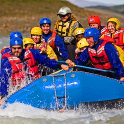 Aktivausflug auf einer Island Reise - Rafting auf einem Gletscherfluss
