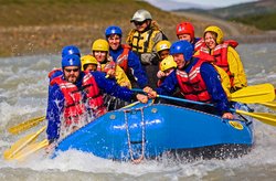 Aktivausflug auf einer Island Reise - Rafting auf einem Gletscherfluss