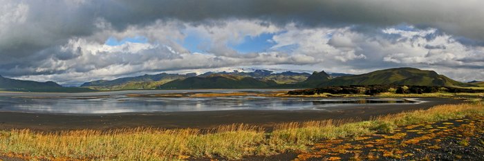 Island Reisen im Herbst bieten oft tolle Lichtstimmungen - Die Lagune Dyrhólaós am Kap Dyrhólaey