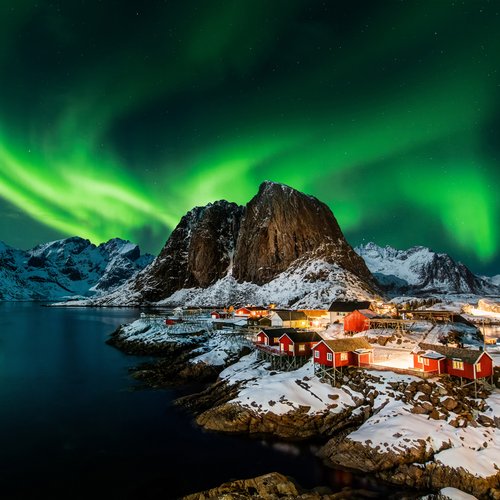 Der Ort Hamnøy auf den Lofoten in Norwegen