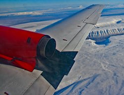 Reisen in Island - Blick aus dem Fenster während eines Inlandfluges