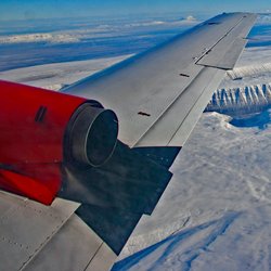 Reisen in Island - Blick aus dem Fenster während eines Inlandfluges