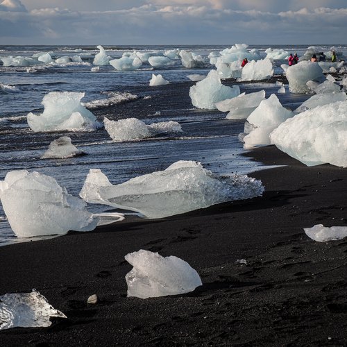 Der Diamond Beach liegt an der Gletscherseemündung