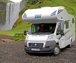 Island im Wohnmobil bereisen - Knaus-Wohnmobil des Vermieters Bilaleiga Akureyrar / Europcar