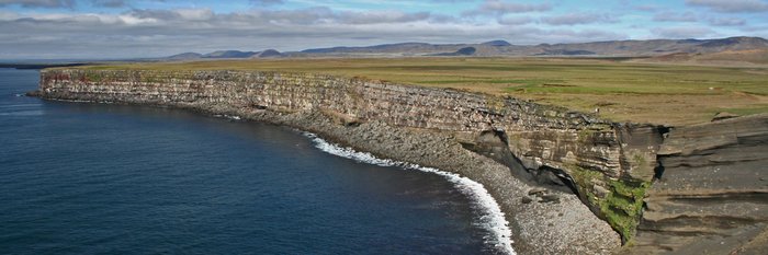 Bei Flügen nach Island im Landeanflug zu sehen  - Die Steilküste Krýsuvíkurberg im Süden von Reykjanes