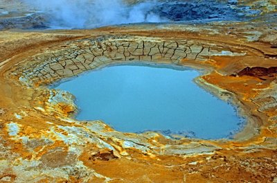 Auf Rundreisen durch Island oft besucht - Das Schwefelfeld Hverir am Námafjall