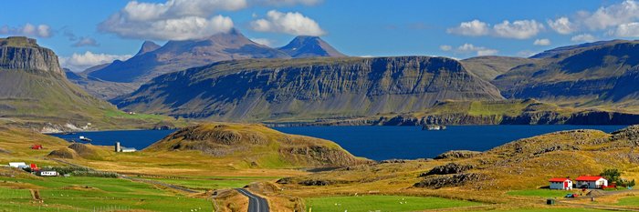 Auf Busreisen durch Island immer eine Umrundung wert - Der schöne Fjord Hvalfjörður