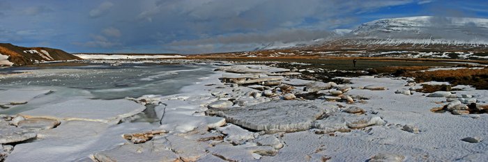 Neben Polarlichtern eine Attraktion auf Island Winterreisen - Die winterliche Schnee- und Eislandschaft Islands