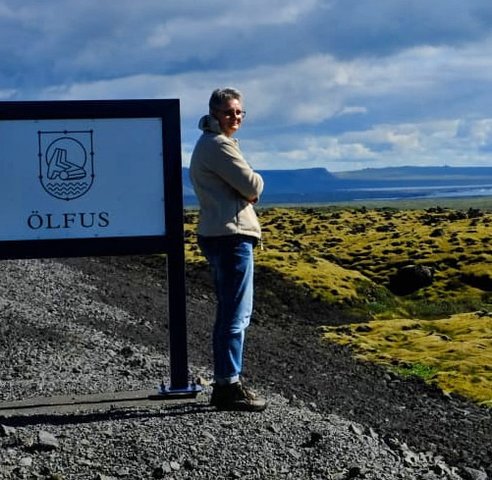 Andrea Karrasch im Island Urlaub - Blick auf ein Lavafeld