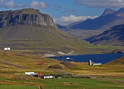 Hvalfjörður - West-Island