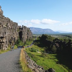 Spazieren zwischen den Kontinenten im Þingvellig Nationalpark